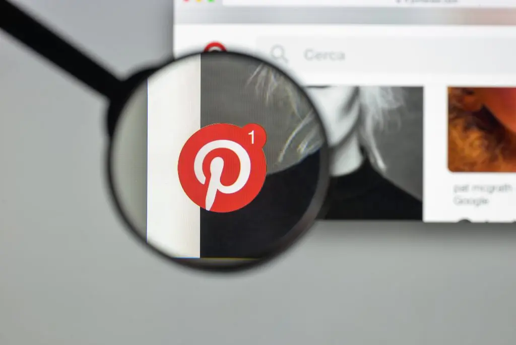 A magnifying glass on Pinterest marketing for SEO